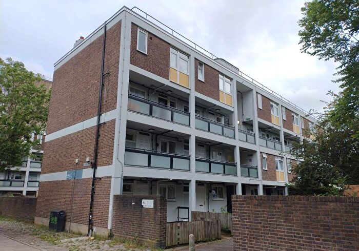 3 Bedroom Flat For Sale In Globe Road, Stepney Green, London, E1