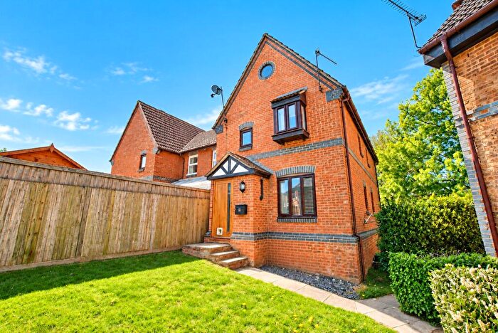 1 Bedroom End Of Terrace House To Rent In Dairymans Walk, Guildford, Surrey, GU4