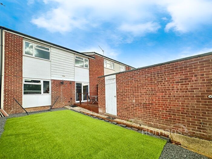 3 Bedroom Terraced House For Sale In Lundy Close, Basingstoke, Hampshire, RG24