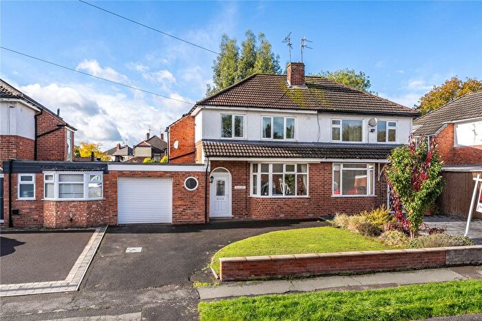 3 Bedroom Semi Detached House For Sale In The Avenue, Castlecroft, Wolverhampton, West Midlands, WV3