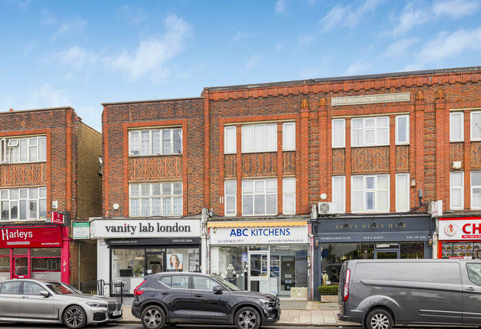 2 Bedroom Apartment To Rent In Croydon Road, Beckenham, Kent, BR3