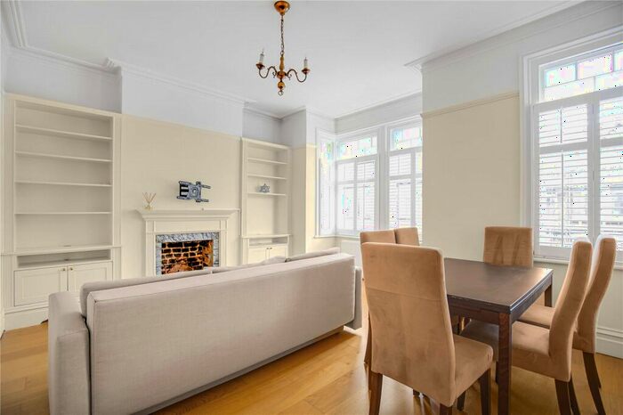 2 Bedroom Flat To Rent In Longbeach Road, London, SW11