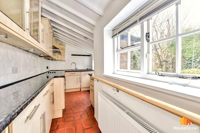 2 Bedroom Detached House For Sale In George Street, Chesham, HP5