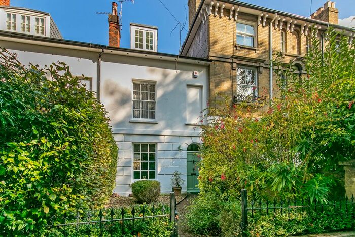 4 Bedroom Town House To Rent In West End Terrace, Winchester, SO22