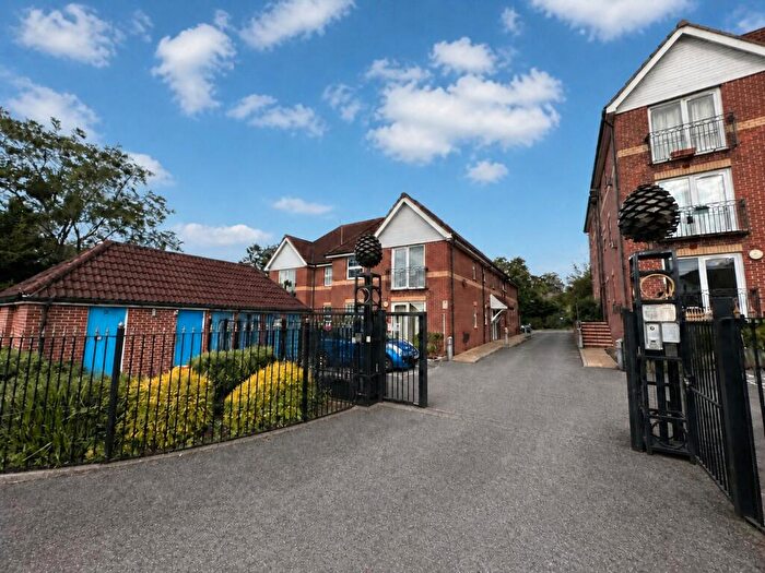 1 Bedroom Flat For Sale In Cobden Avenue, Bitterne Park, SO18