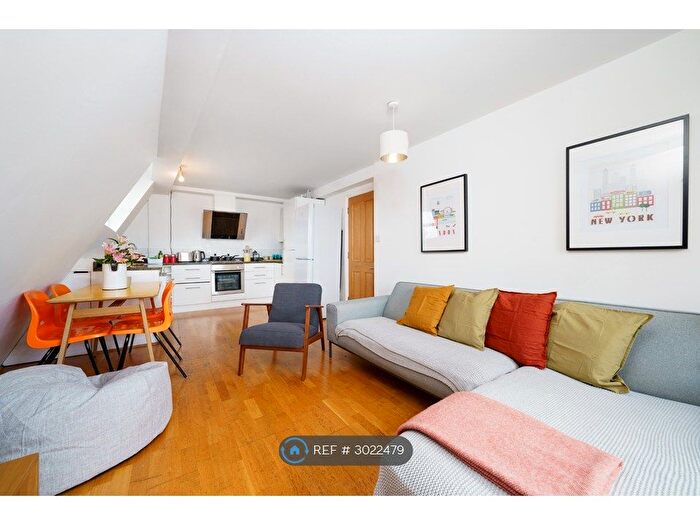 2 Bedroom Flat To Rent In Forest Road, London, E8