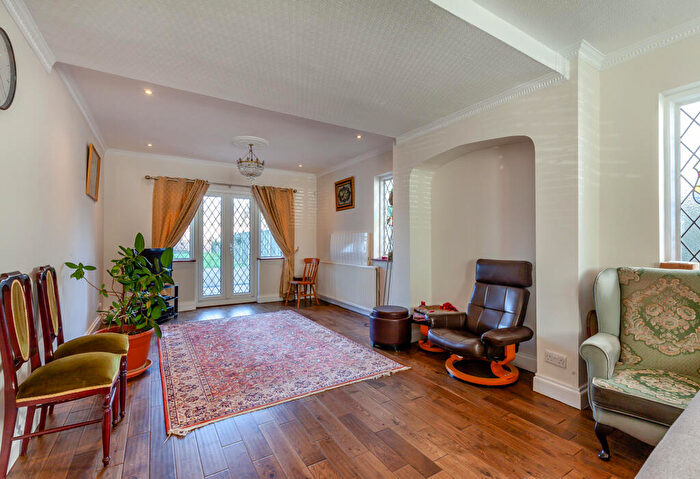 5 Bedroom Detached House To Rent In Upper Brentwood Road, Gidea Park, Romford, RM2