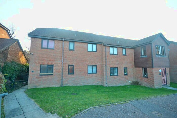 2 Bedroom Flat To Rent In Roman Way, Billingshurst, RH14
