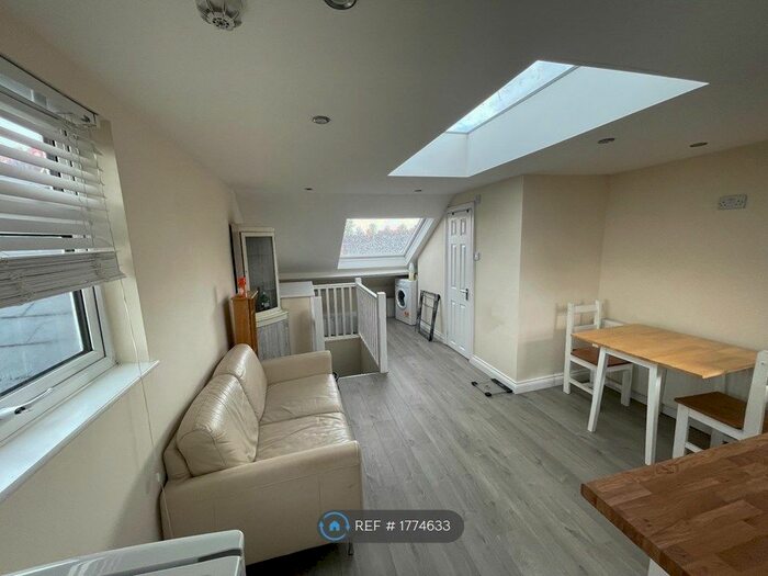 1 Bedroom Flat To Rent In Pitcroft Avenue, Reading, RG6