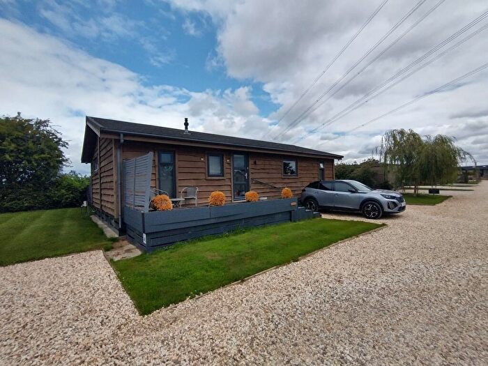2 Bedroom Lodge For Sale In Street Lane, Bubwith, DN14