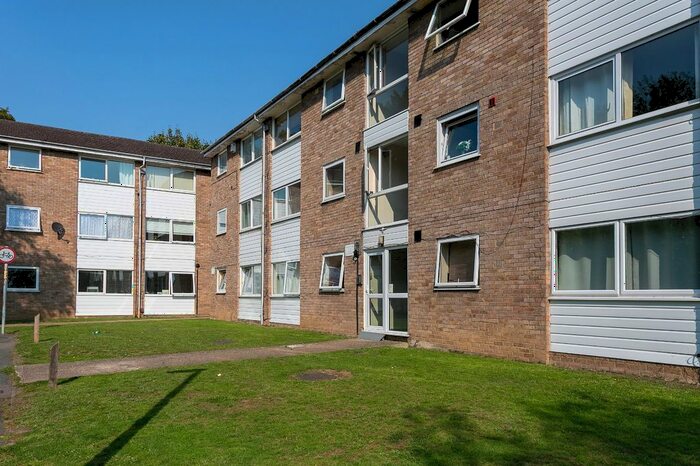2 Bedroom Flat To Rent In Peregrine Close, Watford, Hertfordshire, WD25