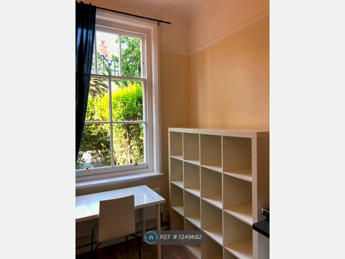 Studio To Rent In Lingfield Avenue, Kingston Upon Thames, KT1