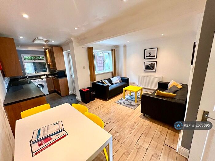 6 Bedroom End Of Terrace House To Rent In Spear Road, Southampton, SO14