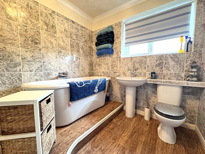 4 Bedroom Bungalow For Sale In Sandford Road, Wareham, BH20