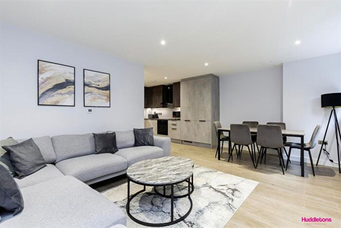 3 Bedroom Flat To Rent In The Hyde, Hendon, NW9