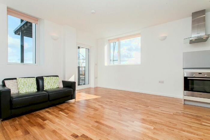 2 Bedroom Flat To Rent In Holloway Road, London, N19