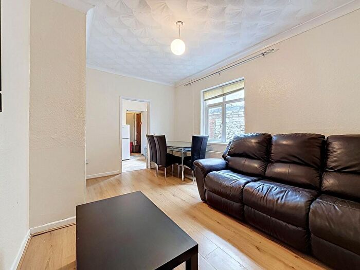 2 Bedroom Apartment To Rent In Cathays Terrace, Cardiff, CF24