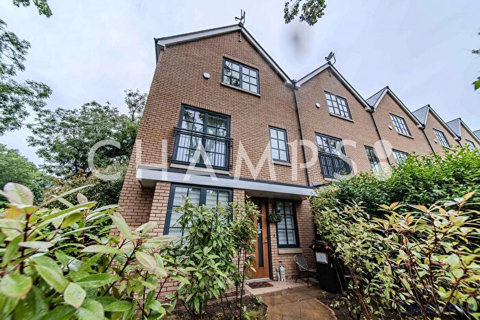 4 Bedroom Detached House To Rent In Lawrie Park Crescent, SE26