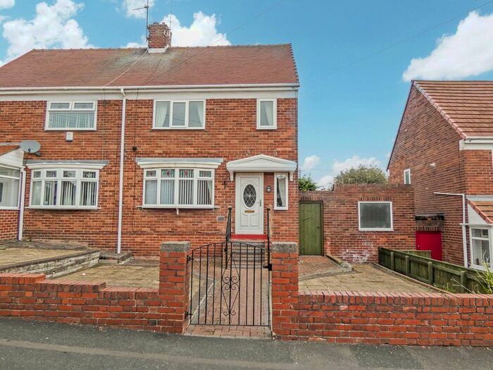 Houses for sale & to rent in SR3 1JX, Oxford Close, Silksworth Sunderland