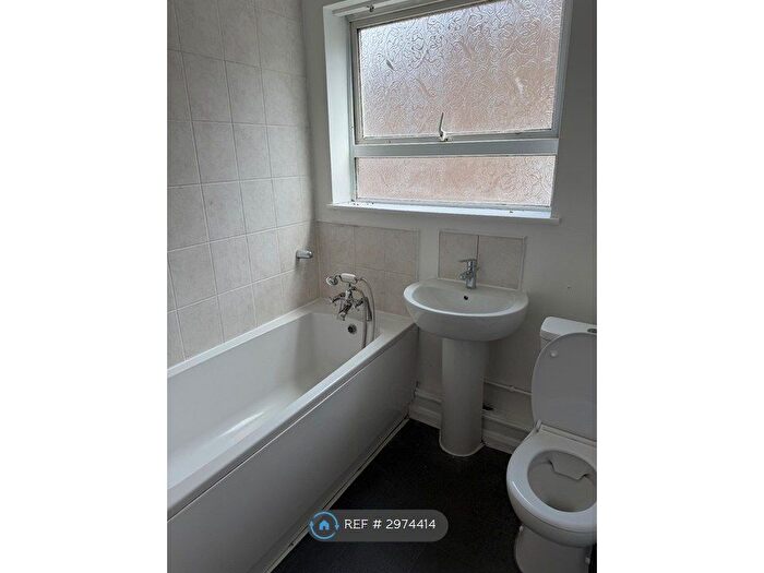 4 Bedroom Semi-Detached House To Rent In Keelers Way, Colchester, CO6