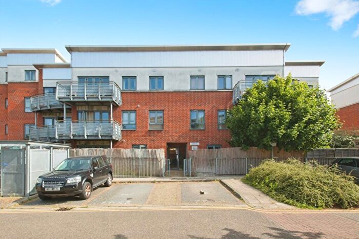 2 Bedroom Flat For Sale In Gunyard Mews, London, SE18