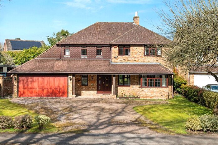 4 Bedroom Detached House For Sale In Blackstroud Lane West, Lightwater, Surrey, GU18