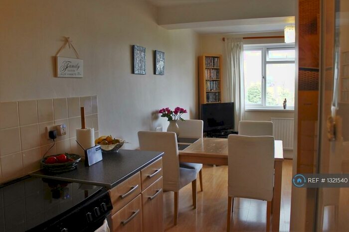 2 Bedroom Flat To Rent In Clarendon Square, Leamington Spa, Warwickshire, CV32