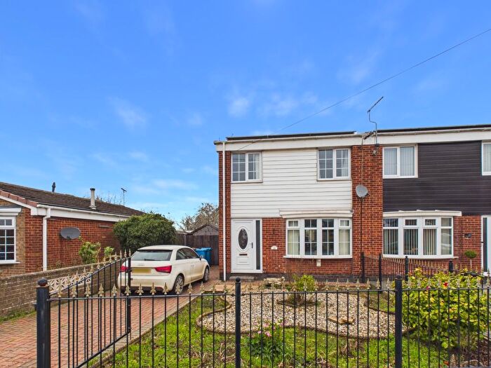 3 Bedroom Semi Detached House For Sale In Downfield Avenue, Hull, HU6