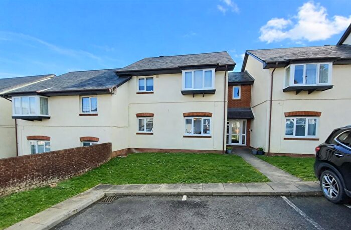 2 Bedroom Apartment For Sale In Geneva Court, Bideford, EX39