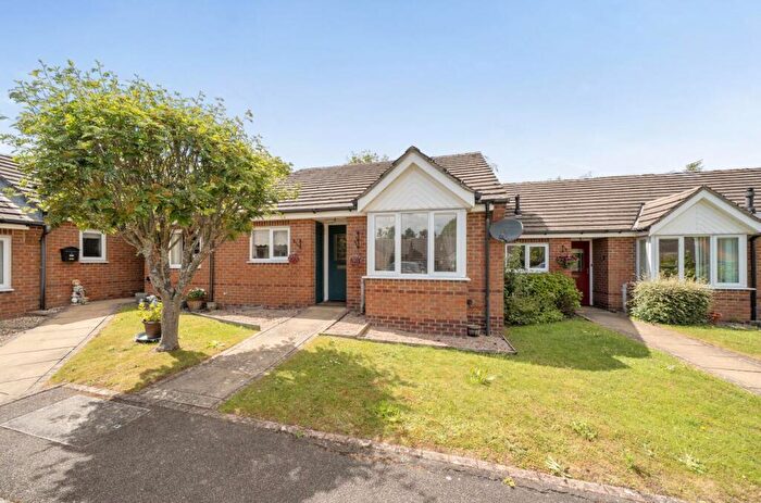 2 Bedroom Apartment For Sale In Sourton Place, Daventry, NN11