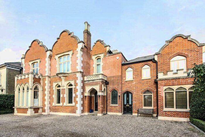 2 Bedroom Flat To Rent In Upper Richmond Road, London, SW15