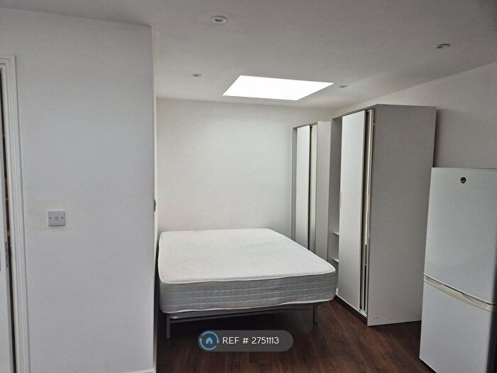 Studio To Rent In Dunholme Road, London, N9