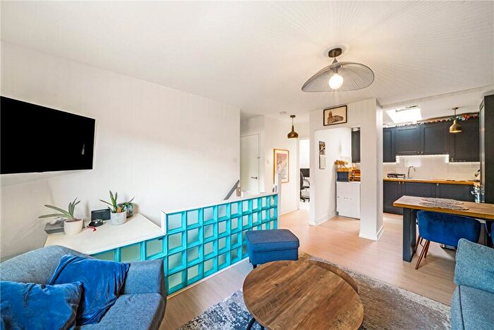 2 Bedroom Apartment For Sale In Archway Road, London, N6