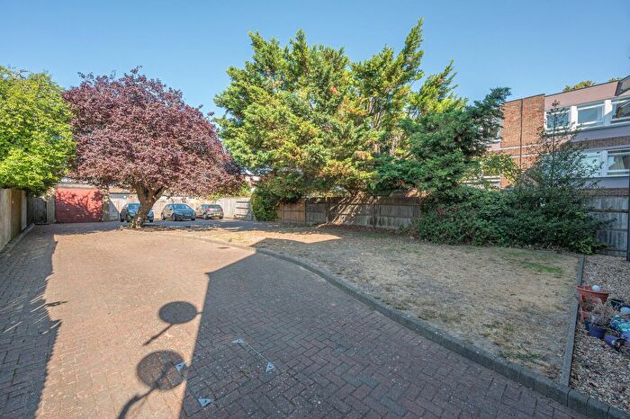 Studio For Sale In Morden Road, South Wimbledon, London, SW19