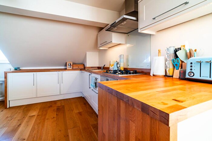 1 Bedroom Flat For Sale In Marine Parade, Tywyn, LL36