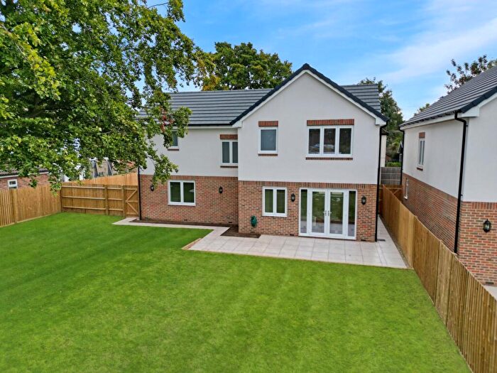 4 Bedroom Detached House For Sale In Addlestone, Surrey, KT15