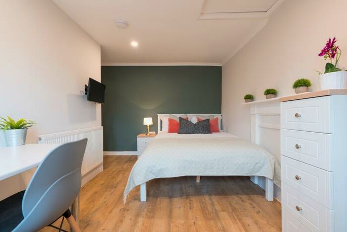 6 Bedroom Terraced House To Rent In Prospect Street, Plymouth, PL4