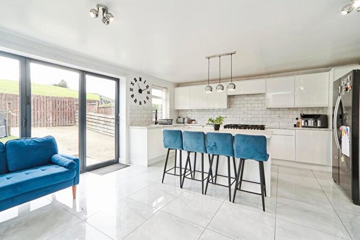 3 Bedroom End Of Terrace House For Sale In Beckhill Gardens, Leeds, LS7