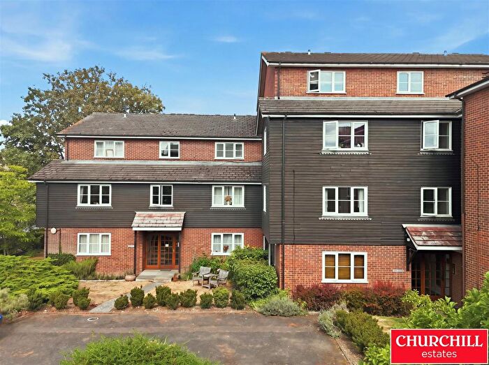 2 Bedroom Flat For Sale In Cedar Court, Grosvenor Road, Wanstead, E11