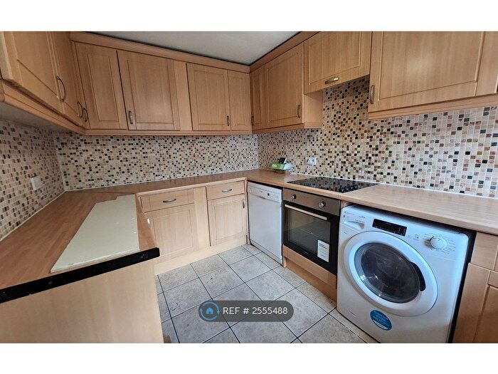 3 Bedroom Terraced House To Rent In Wessington Bank, Glossop, SK13