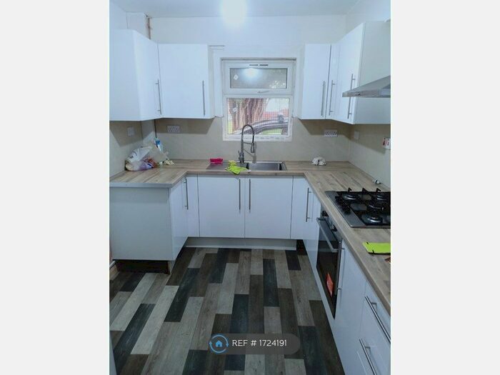 3 Bedroom End Of Terrace House To Rent In Warmsworth Road, Doncaster, DN4