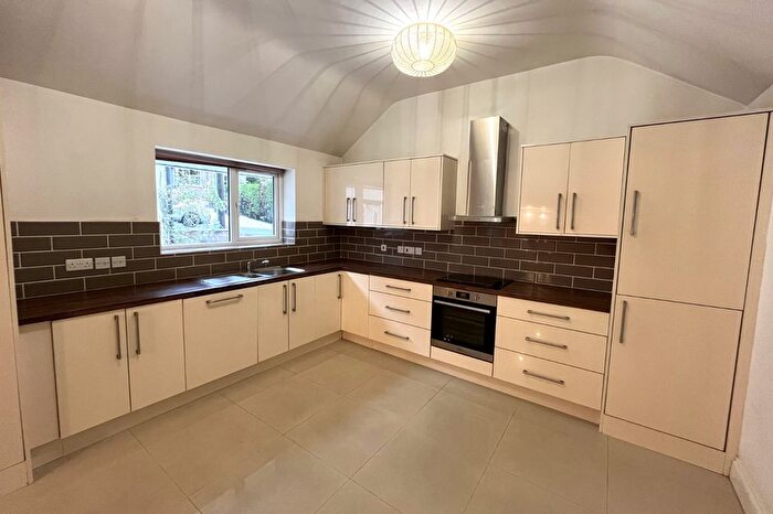 2 Bedroom End Of Terrace House To Rent In Station Road, Amersham, Buckinghamshire, HP7