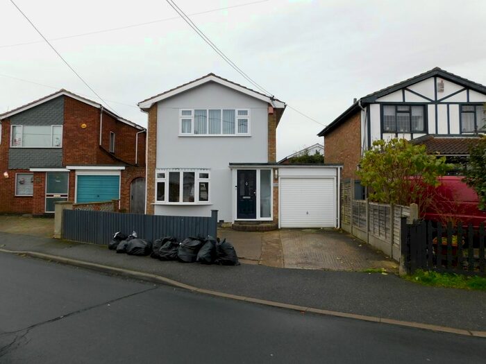 2 Bedroom Detached House To Rent In Waarden Road, Canvey Island SS8