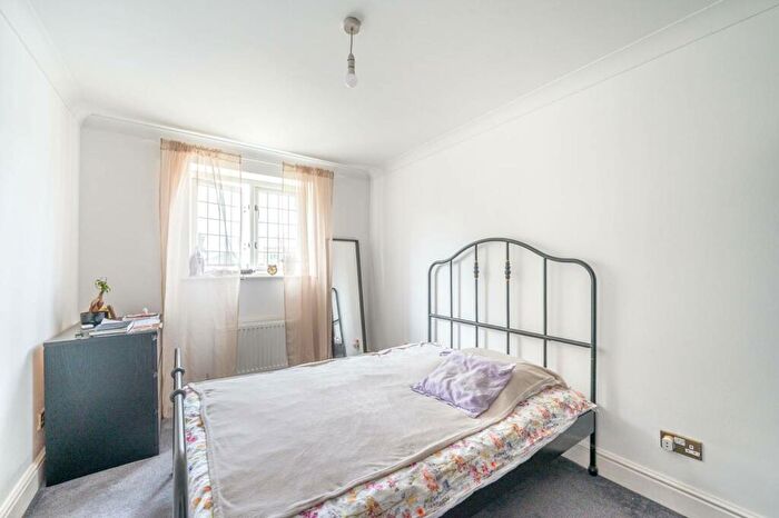 2 Bedroom Flat To Rent In Consort House, Mill Hill, London, NW7