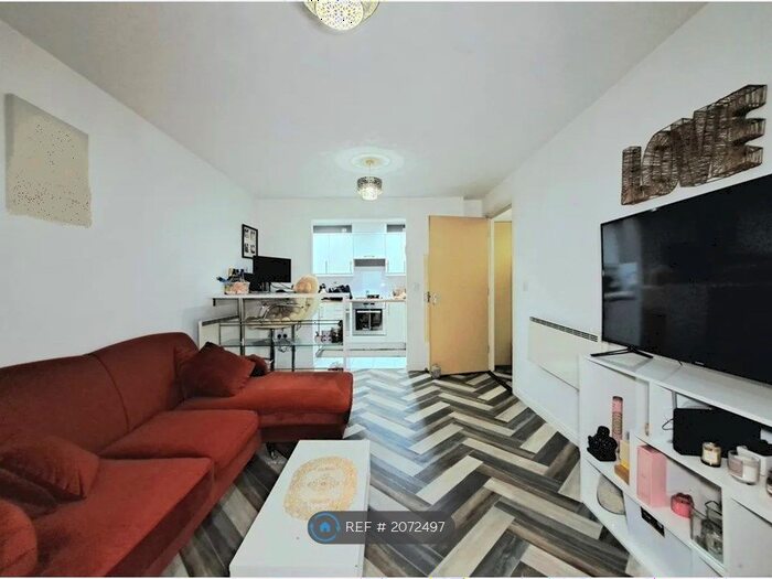 2 Bedroom Flat To Rent In Wooldridge Close, Feltham, TW14