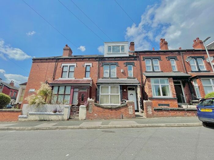 1 Bedroom Flat To Rent In Baldovan Place, Leeds, LS8