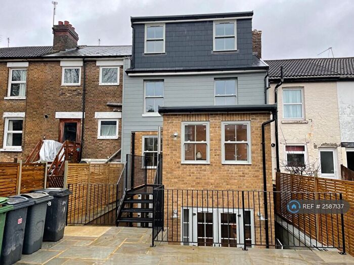 2 Bedroom Flat To Rent In Dover Street Maidstone, Maidstone, ME16