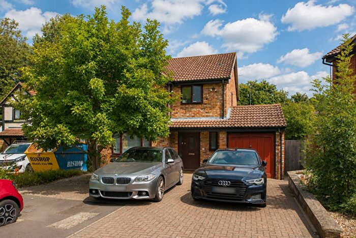 4 Bedroom Detached House For Sale In Medwick Mews Hunters Oak, Hemel Hempstead, HP2