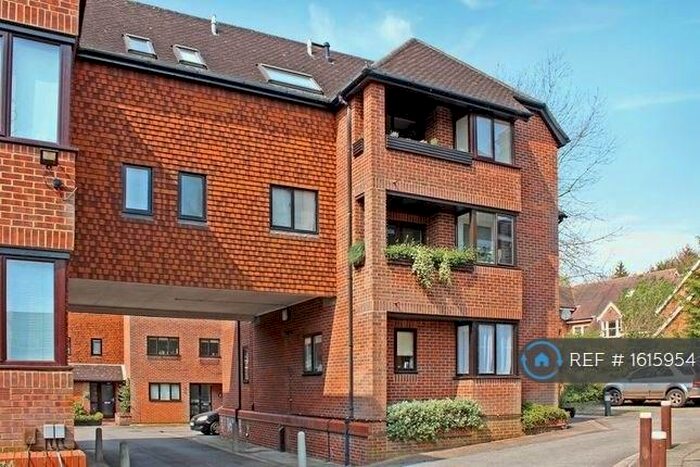 3 Bedroom Flat To Rent In Off Hillside Rd, St Albans, AL1