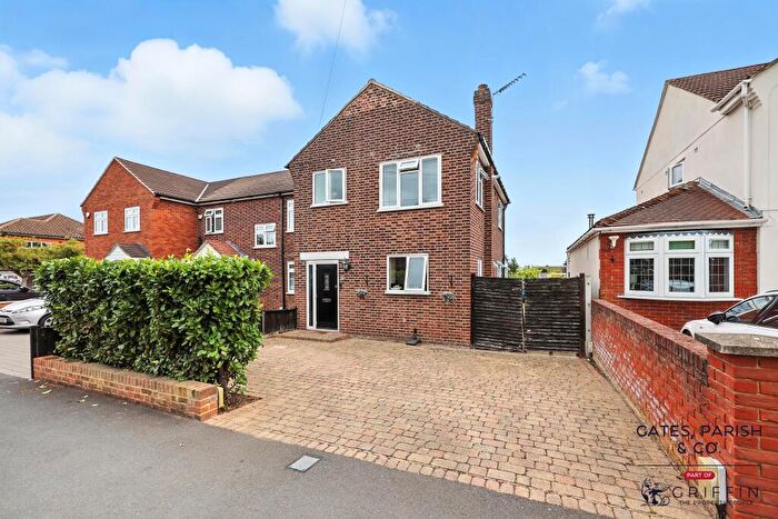 3 Bedroom End Of Terrace House For Sale In Severn Drive, Upminster, RM14